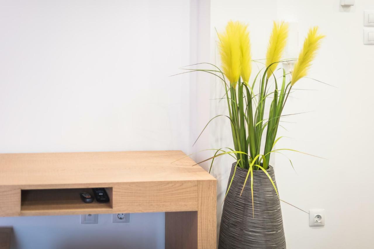 Acropolis Foothill Apartment *